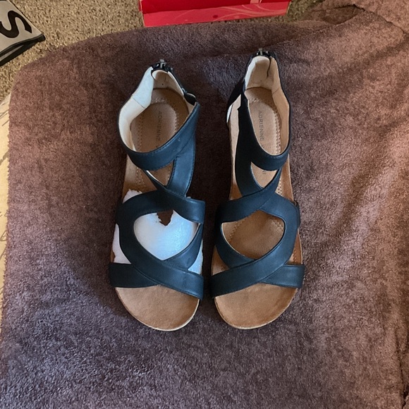 Kenneth Cole Reaction Black Strappy Sandals - Picture 1 of 4